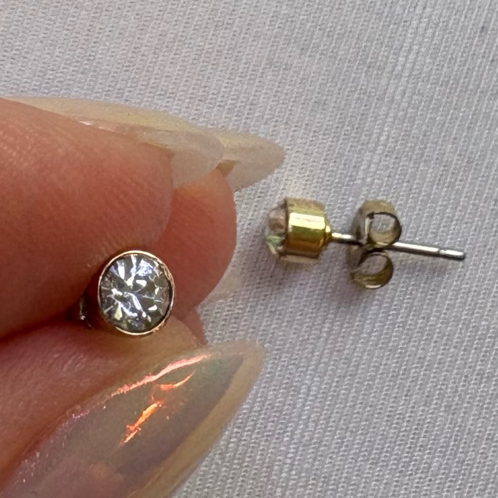 Gold Tone Bezel Set Cubic Zirconia Crystal Round Stud Earrings - Picture 4 of 6